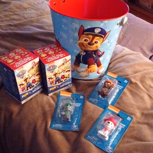 Paw Patrol Metal Pail, 2 Blind Boxes and 3 Puppies 🐶 - Picture 1 of 9